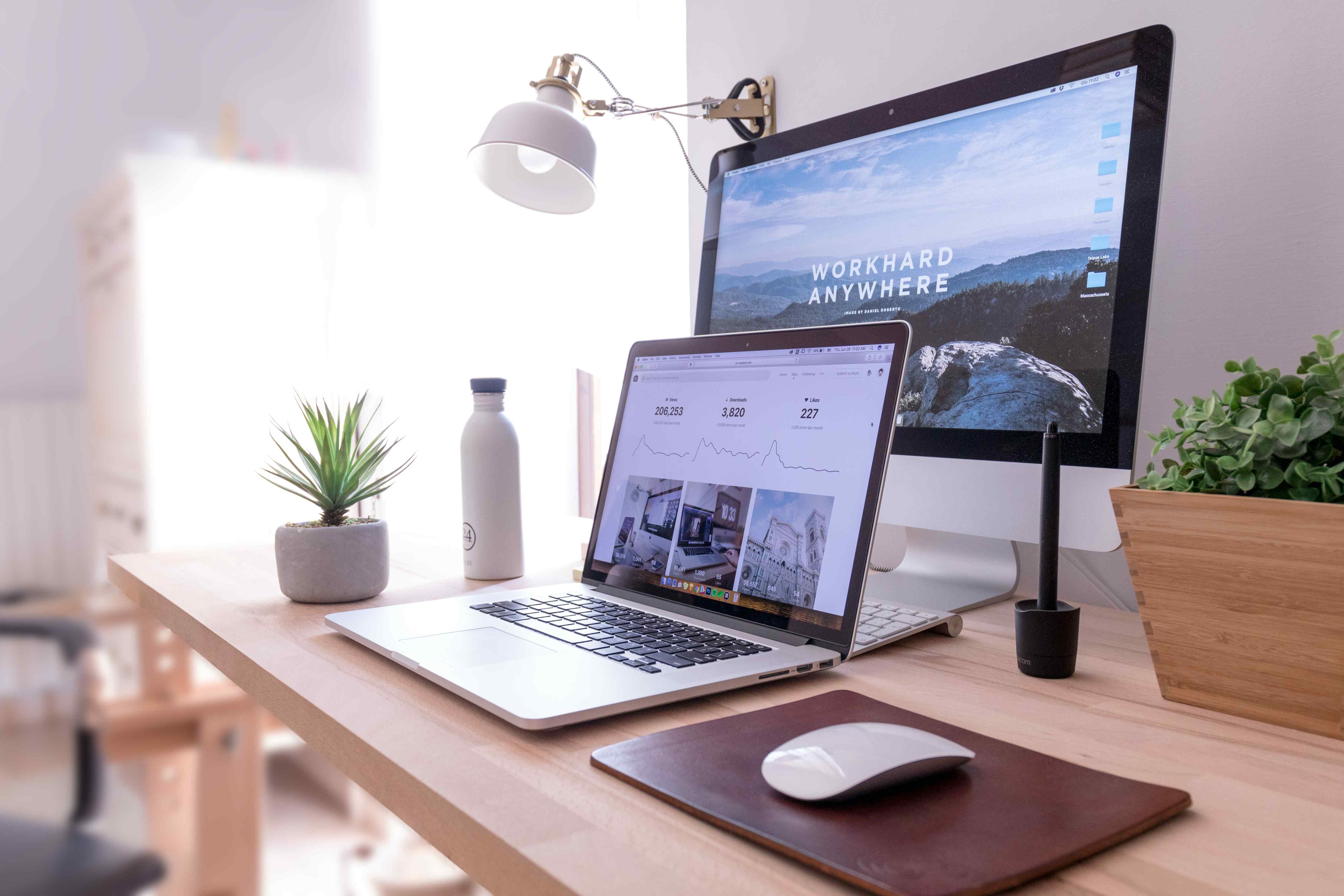 Website builders comparison showing multiple platforms and tools - Photo by Domenico Loia on Unsplash